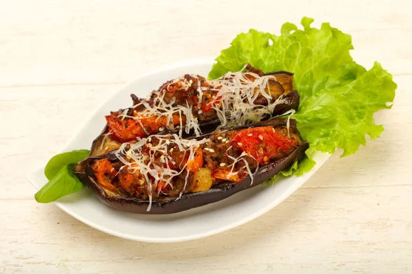 et ve peynir ile doldurulmuş patlıcan