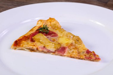 Lezzetli Pizza salam ve sosis