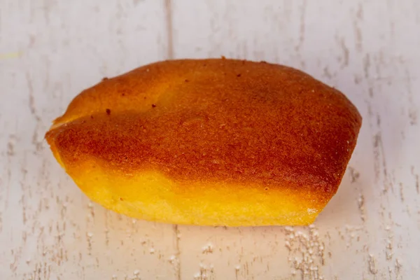 Bolinho Saboroso Doce Com Nata — Fotografia de Stock