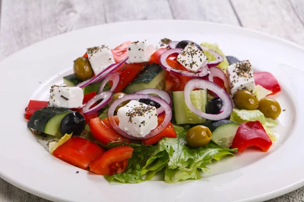 Salade Grecque Traditionnelle Fromage Feta Légumes Herbes — Photo