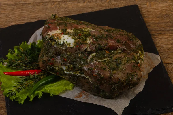 Carne Crua Porco Para Assar Sobre Fundo Madeira — Fotografia de Stock