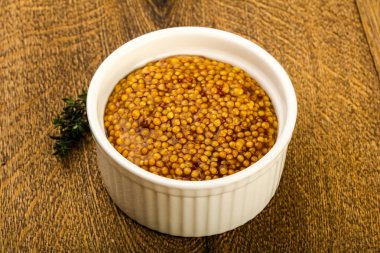 Dijon hardal sos kabın içinde kekik