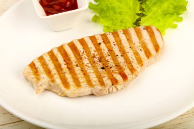 Baharatlar ve sos ızgara hindi biftek