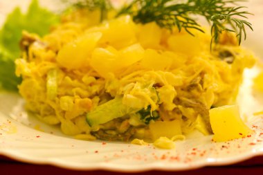 Ananas Tavuk salatası
