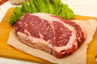 Pirzola pişmeye hazır.