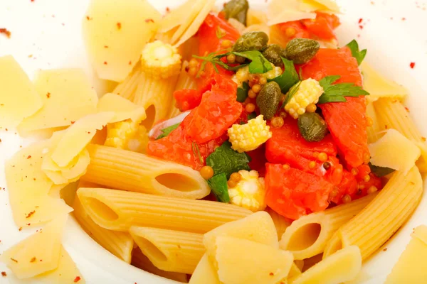 Penne Con Salmón Alcaparras — Foto de Stock