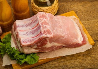 Pişirme için çiğ domuz eti