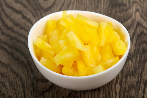 Kabın içinde Konserve ananas