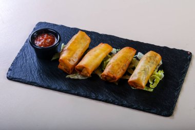 Bahar rulo domates sos ile 