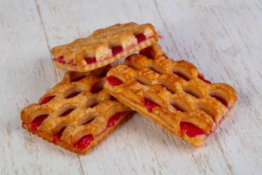 Reçelli enfes poğaçalı börek.