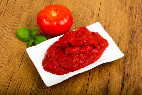 Tomatpuré Med Basilikablad — Stockfoto