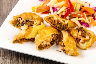 Karides böreği lahana ve havuç ile