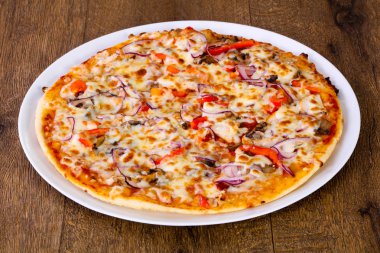 Sığır eti peynir ve soğan pizza