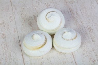 Lezzetli, yumuşak ve tatlı beze