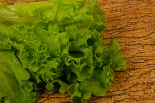 Feuilles Salade Verte Sur Fond Bois — Photo
