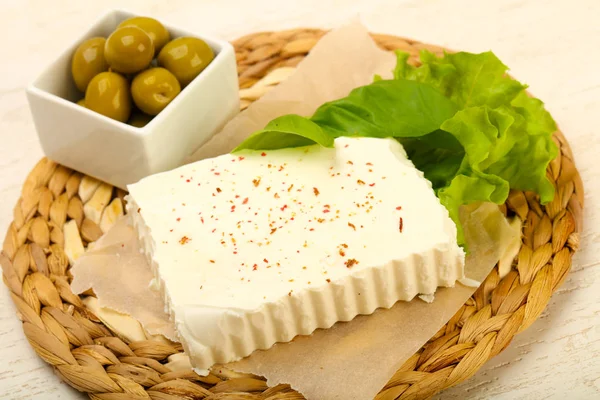 Queijo Feta Com Azeitonas — Fotografia de Stock