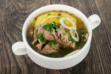 Beyaz et çorbası - kuzu veya dana eti ile Hashlama