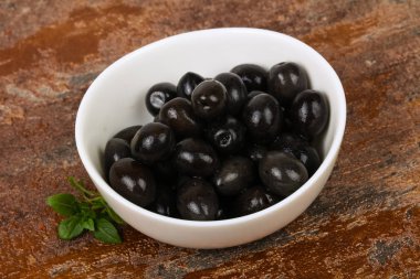 Kasede siyah zeytin yığını