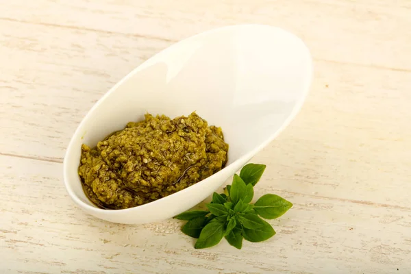 Salsa Pesto Con Foglie Basilico Nella Ciotola — Foto Stock