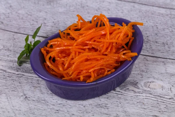 Korean Cattot Snack Salad Bowl Served Basil Leaves — Stock Photo, Image