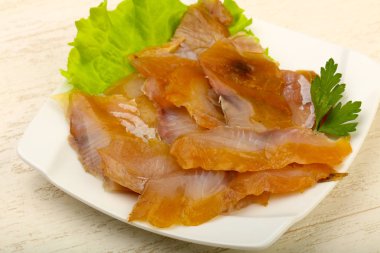 Füme yayın balığı fileto carpaccio