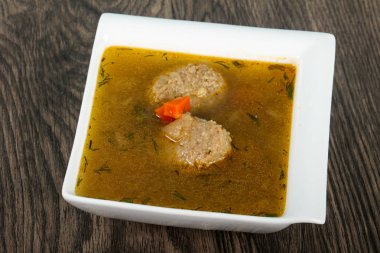 Köfte, patates ve havuç çorbası