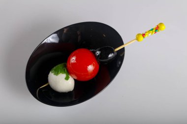 Kanepe domates ve mozarella peyniri