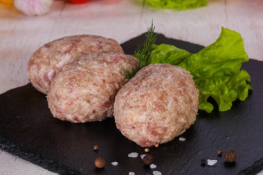 Çiğ Domuz pirzola - kıyılmış et