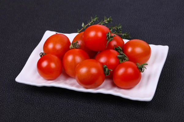 Kirschtomate Der Schüssel Serviert Thymianzweig — Stockfoto