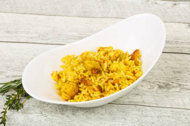 Özbek geleneksel Plov ile hindi