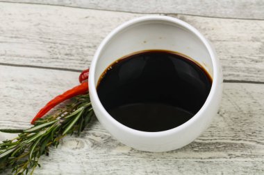 Kasede biber servis edilen soya sosu.