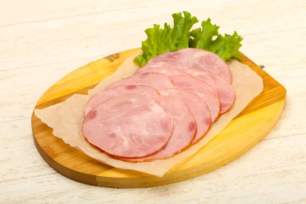 Salsiccia Affettata Con Foglie Insalata — Foto Stock