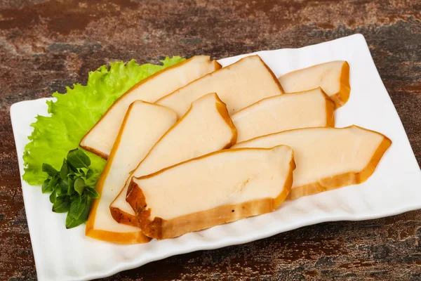 Geräucherte Tintenfischscheiben Serviert Salatblätter — Stockfoto
