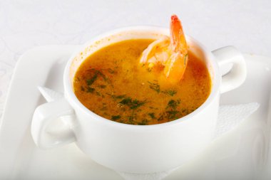 Baharatlı karides çorbası
