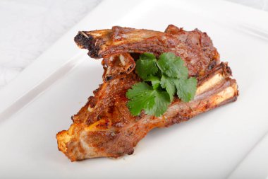 Kişniş yapraklı kuzu rostosu