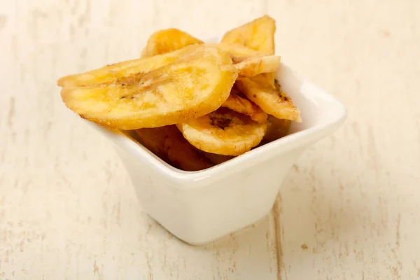 Torra Banan Chips Vit Skål — Stockfoto