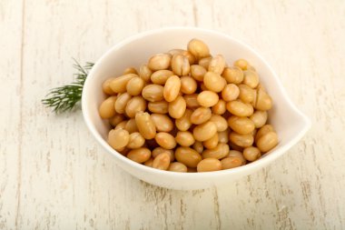 Dereotu şubesi ile kasede beyaz börülce