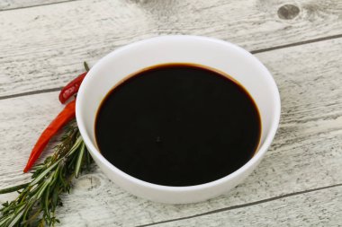 Kasede biber servis edilen soya sosu.