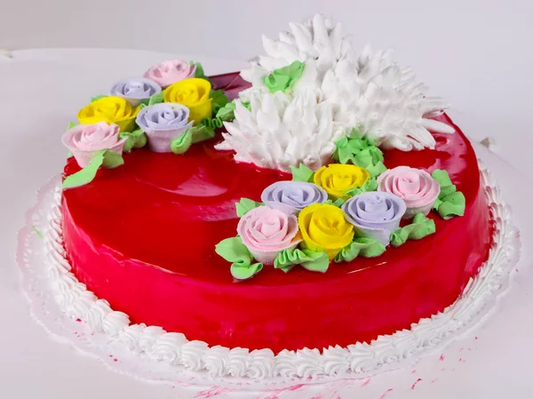 Gâteau Savoureux Avec Des Fleurs Crème — Photo