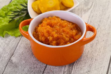 Kabak kabağı kabağında havyar.