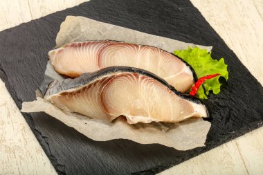 Ham sulu köpek balığı biftek ızgara için hazır