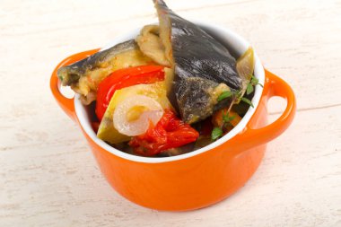 Buğulanmış sebze - patlıcan, domates, biber ve kabak