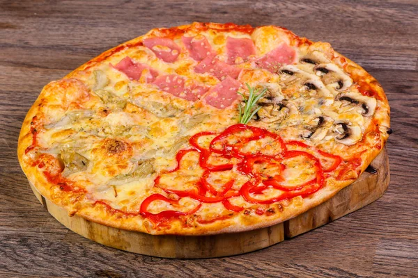 Gustoso Assortimento Pizza Con Salsicce Funghi Verdure — Foto Stock