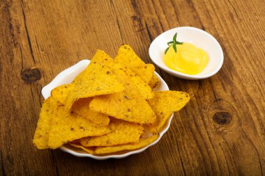 Nacho peynirli sos ile