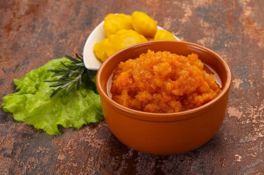 Kabak kabağı kabağında havyar.