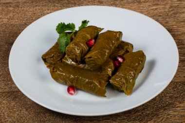 Kafkas geleneksel Dolma - üzüm yapraklarında kıyma
