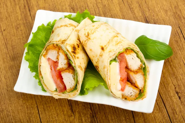 Rolo Pão Frango Com Folhas Salada — Fotografia de Stock