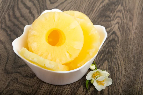 Canned pineapple rings in the bowl