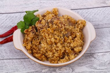 Et ve baharatlar ile kuskus