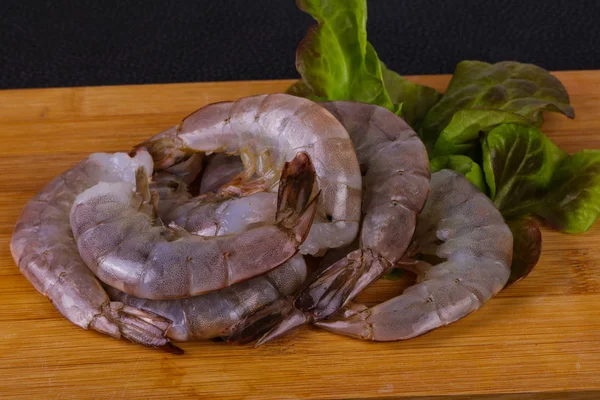 Raw King Prawns Ready Cooking Served Salad Leaves — Stock Photo, Image